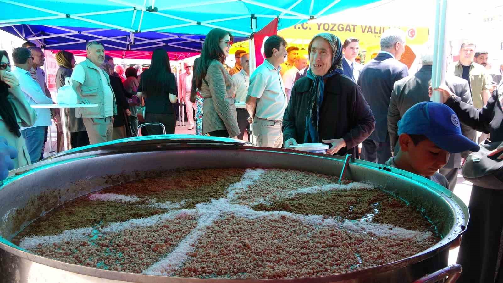 Yozgat’ta düzenlenen Aşure Günü programı yoğun ilgi gördü 4 yozgatta duzenlenen asure gunu programi yogun ilgi gordu 0 3dB6wS2X