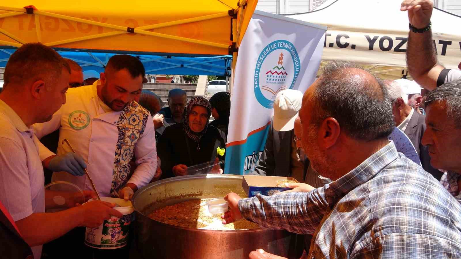 Yozgat’ta düzenlenen Aşure Günü programı yoğun ilgi gördü 6 yozgatta duzenlenen asure gunu programi yogun ilgi gordu 2 viiBSfHO