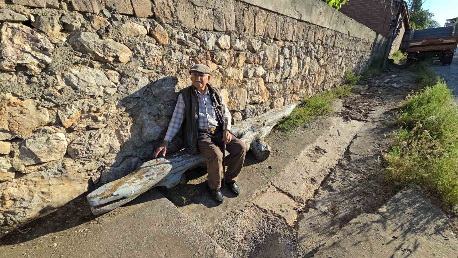 Yozgat’ta el becerisi ve antika eşyaları hatıralarla süsleyip evinde ziyaretçilerini ağırlıyor 5 yozgatta el becerisi ve antika esyalari hatiralarla susleyip evinde ziyaretcilerini agirliyor 1 LNWU2ctP