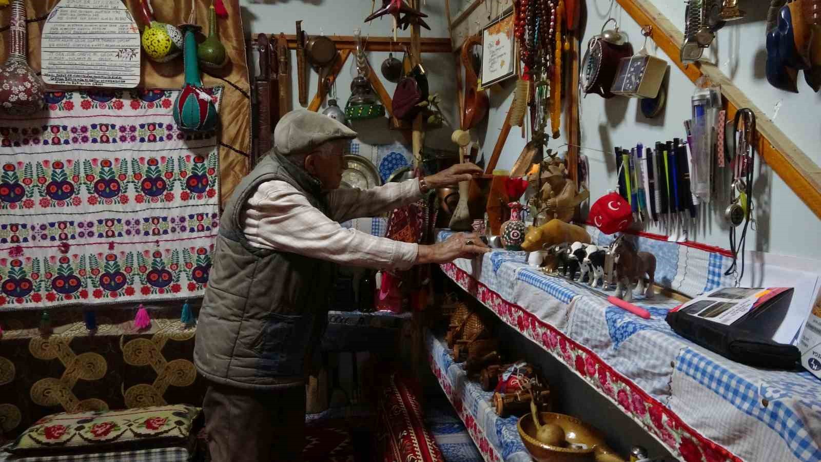Yozgat’ta el becerisi ve antika eşyaları hatıralarla süsleyip evinde ziyaretçilerini ağırlıyor 8 yozgatta el becerisi ve antika esyalari hatiralarla susleyip evinde ziyaretcilerini agirliyor 4 59VrE5AD