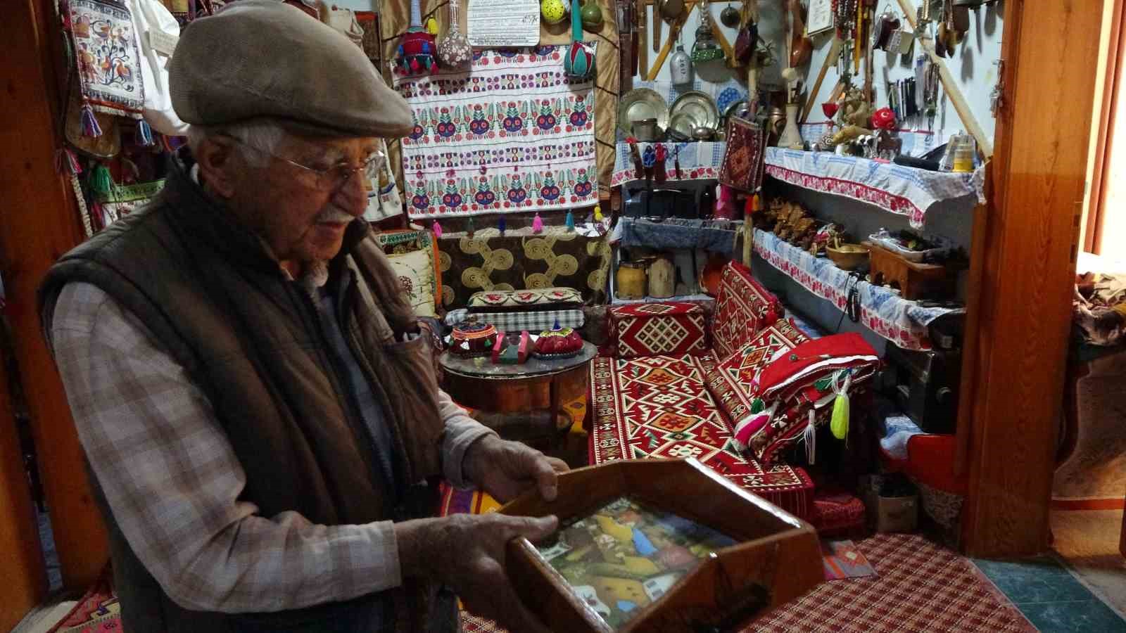 Yozgat’ta el becerisi ve antika eşyaları hatıralarla süsleyip evinde ziyaretçilerini ağırlıyor 9 yozgatta el becerisi ve antika esyalari hatiralarla susleyip evinde ziyaretcilerini agirliyor 5 IQbbbA9M