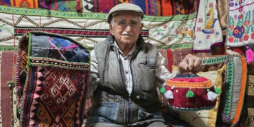 yozgatta-el-becerisi-ve-antika-esyalari-hatiralarla-susleyip-evinde-ziyaretcilerini-agirliyor-zdT7CwME.jpg