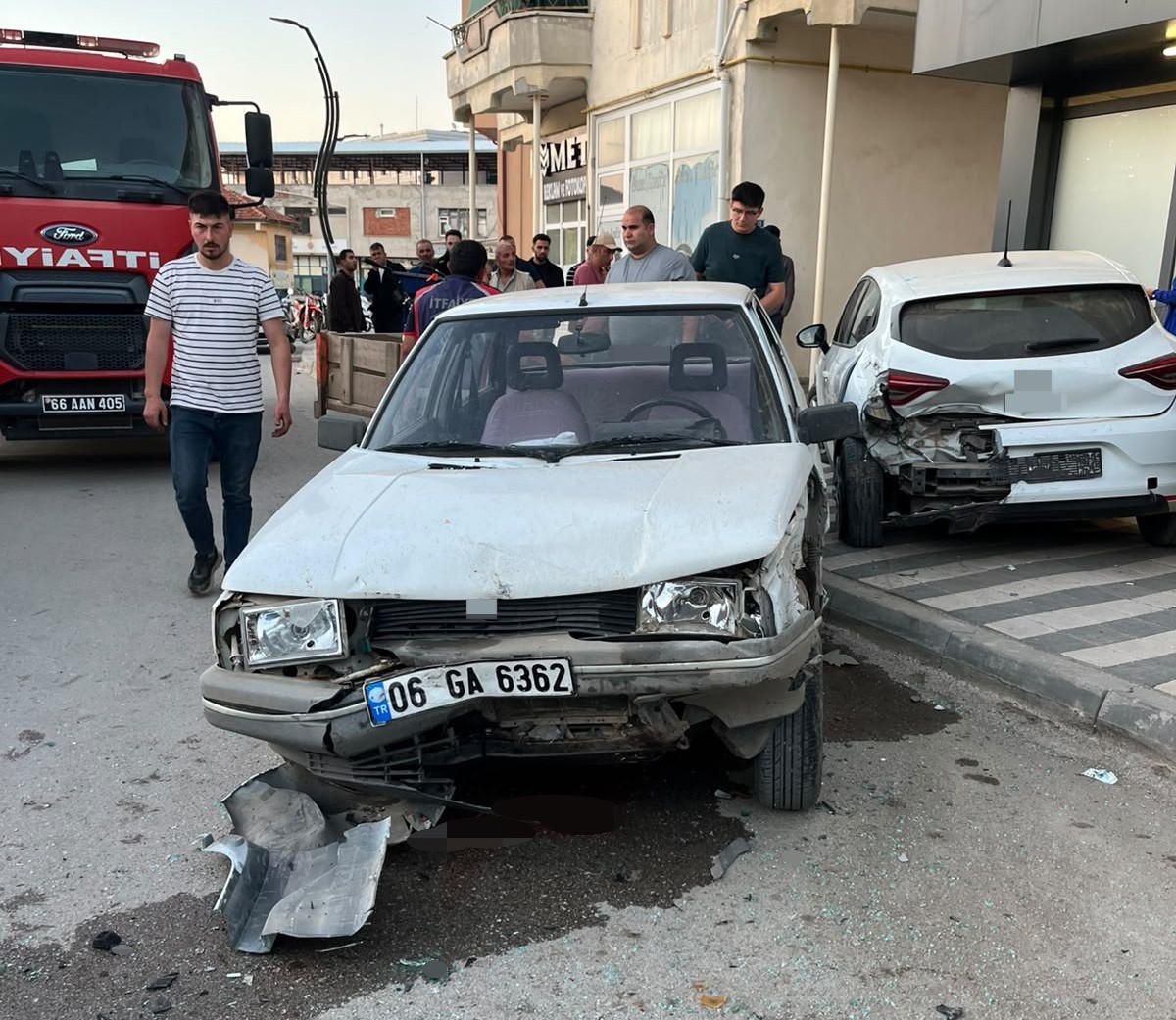 Yozgat’ta freni patlayan otomobil iki araca çarptı: 6 yaralı 7 yozgatta freni patlayan otomobil iki araca carpti 6 yarali 3 pSUtQEze