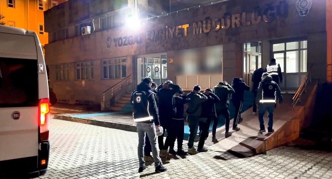 yozgatta gocmen kacakcisi 3 kisi tutuklandi 0 Us5PkgZh