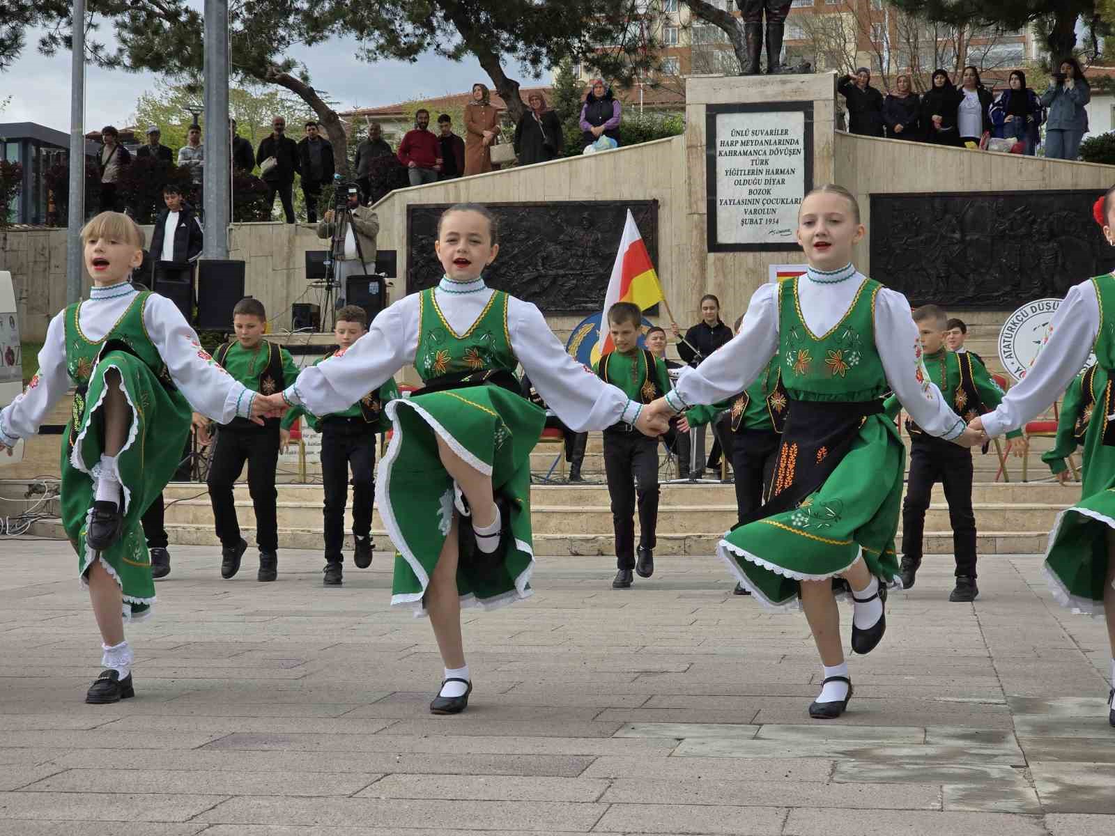 yozgatta halk danslari senligi ilgiyle karsilandi 5 yKpgwDZ9