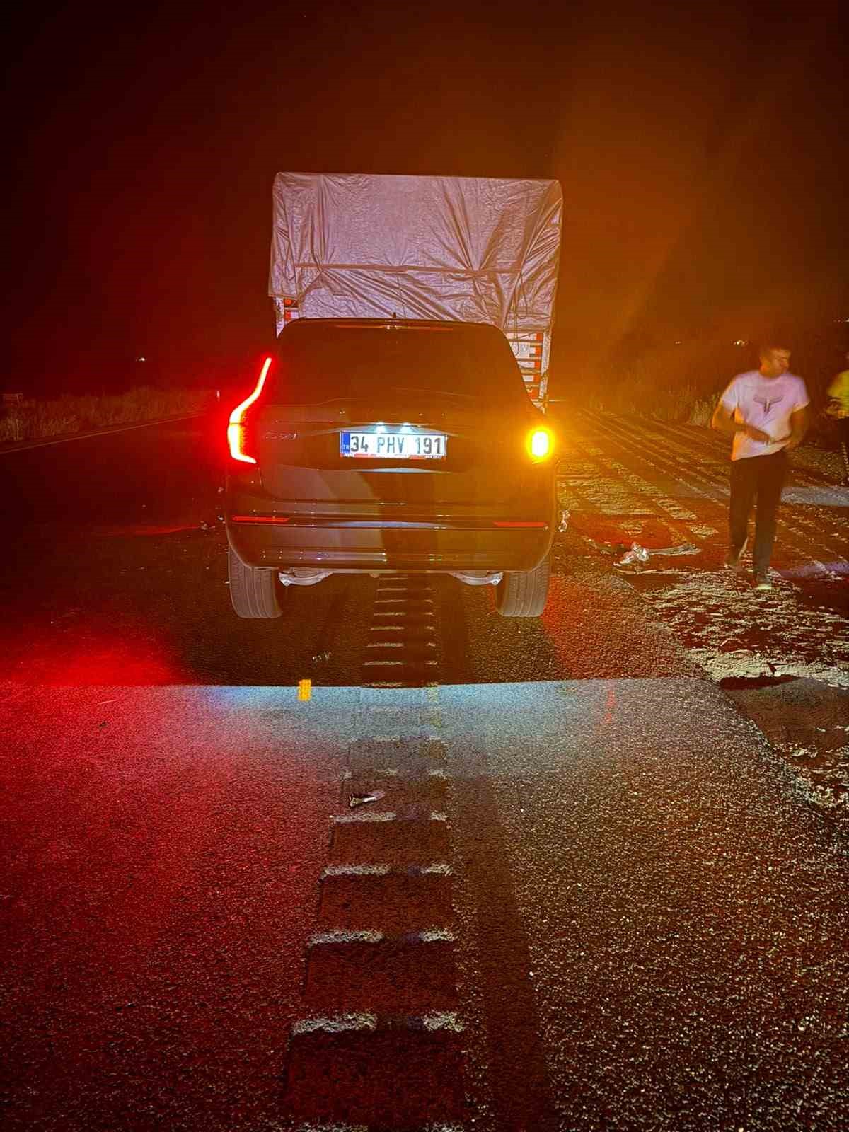 yozgatta otomobil tira carpti 3 yarali 2 w1bdIgyJ