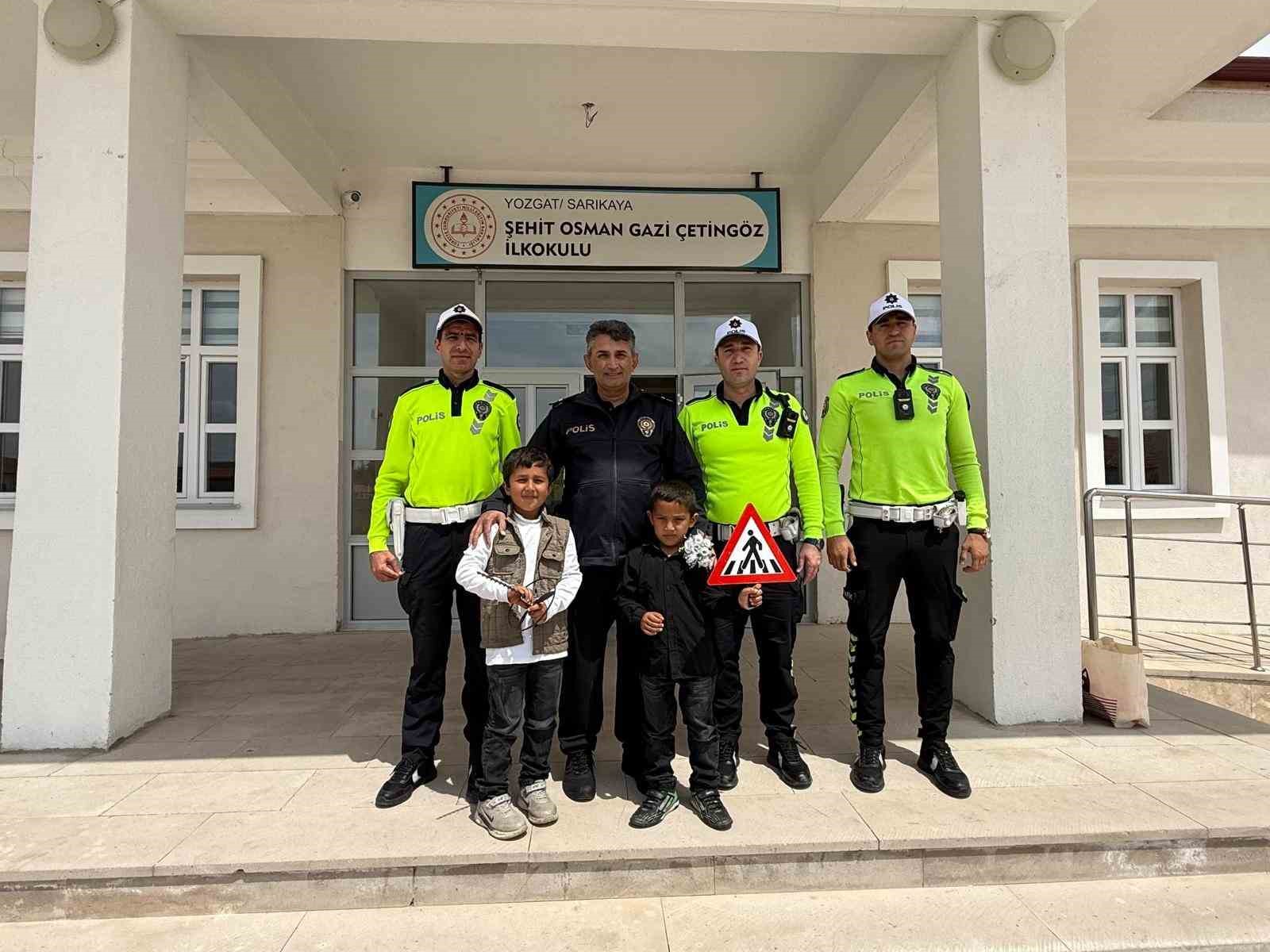yozgatta polis selami veren minikler kalpleri isitti 5