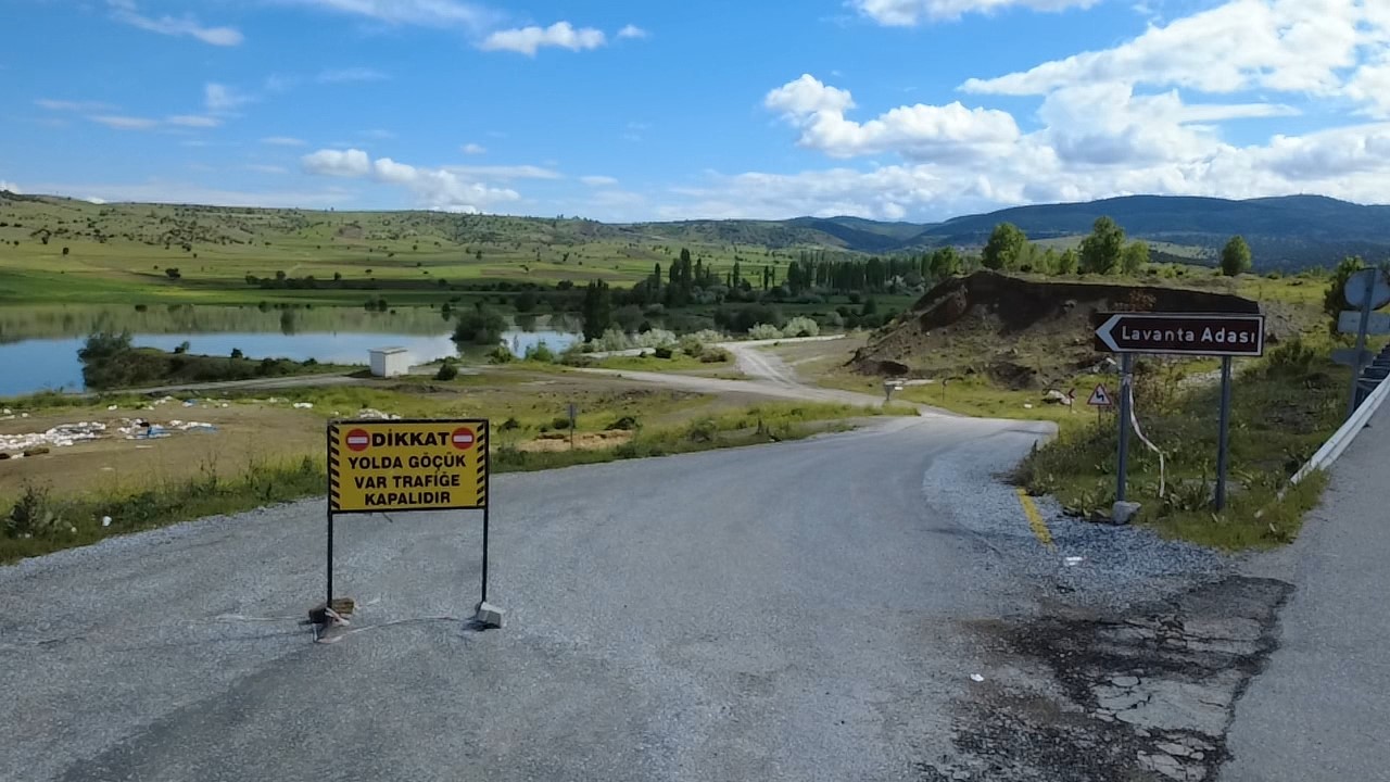 yozgatta yolu sular altinda kaln koye kayikla ulastilar 1 9PJc1DXK