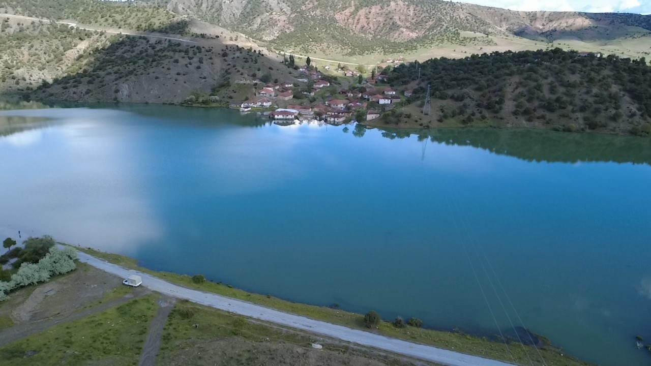 yozgatta yolu sular altinda kaln koye kayikla ulastilar 3