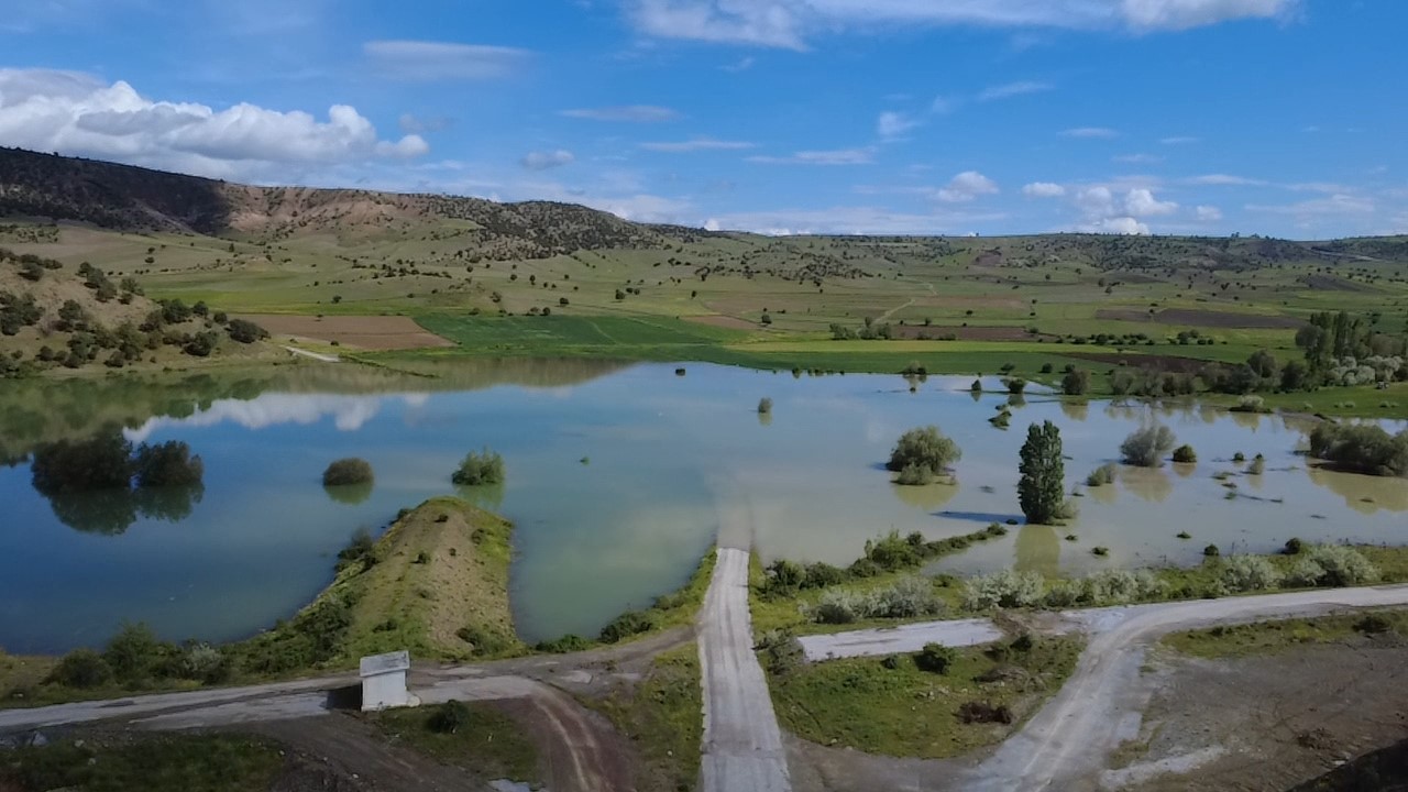 yozgatta yolu sular altinda kaln koye kayikla ulastilar 5 pL7KNDKQ