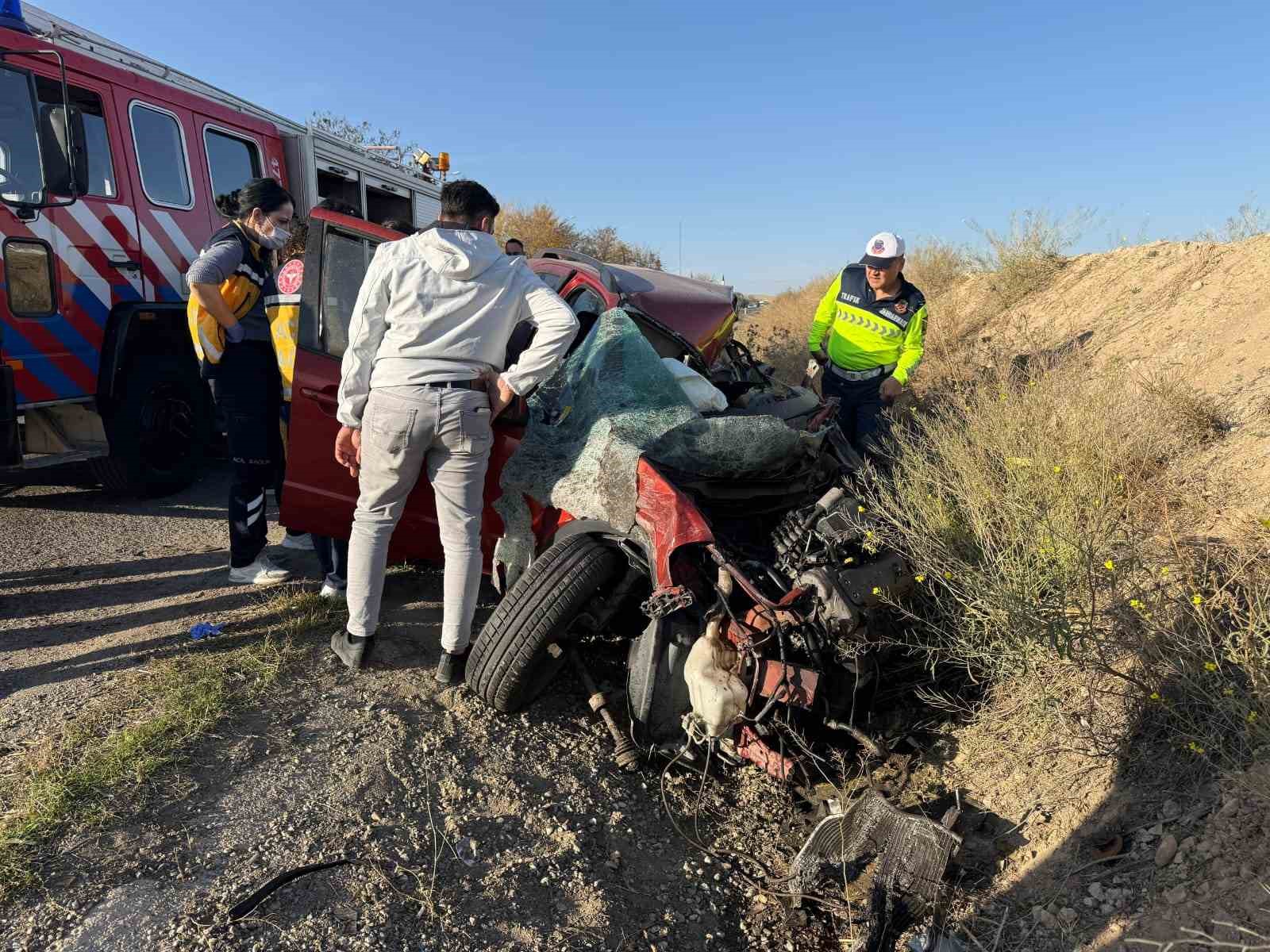 yuk kamyonuyla carpisan otomobil hurdaya dondu 1 olu 1 yarali 0 2c6O2yzk