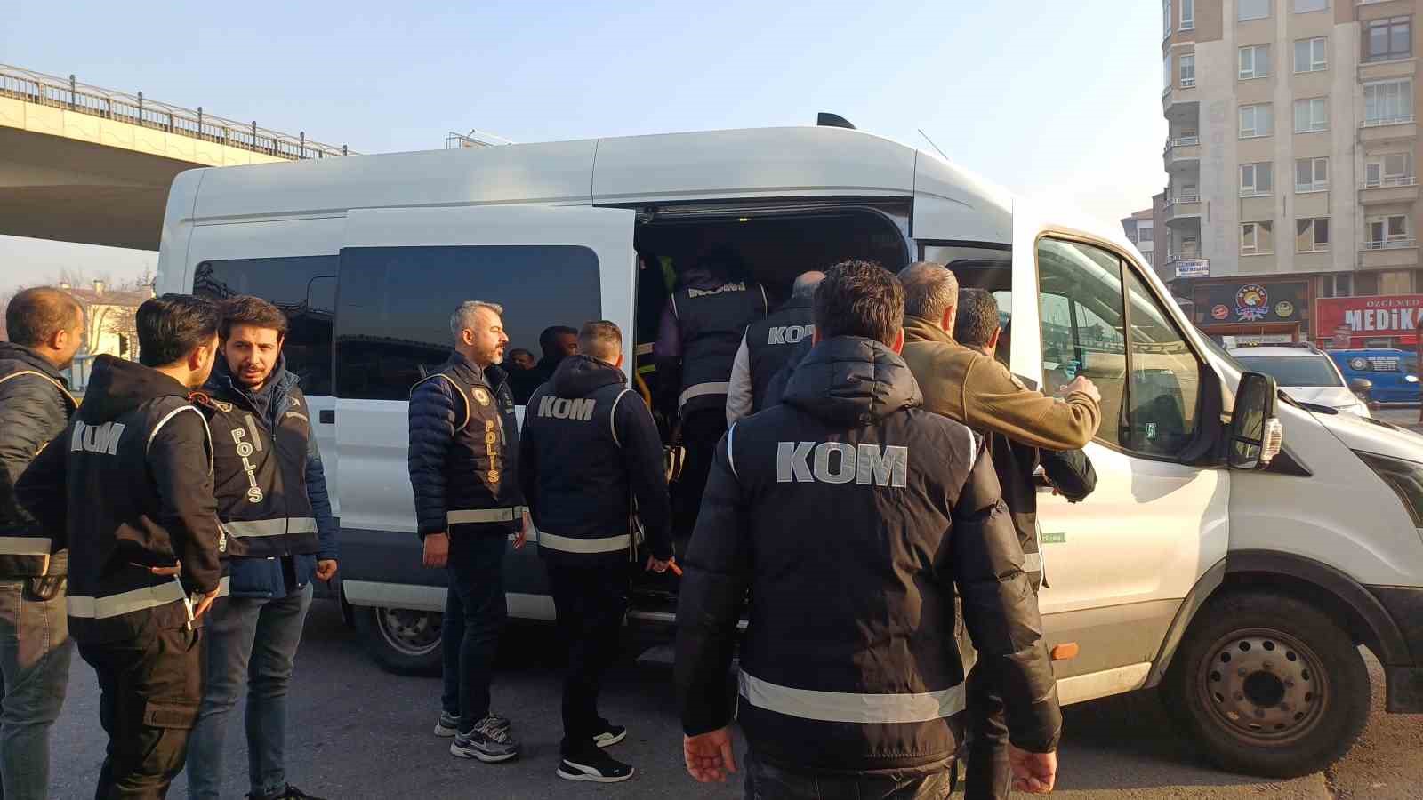 yuksek maliyetli kanser ilaclarini usulsuz sekilde temin edip kamuyu 88 milyon zarara ugratan 12 8B68VFUC