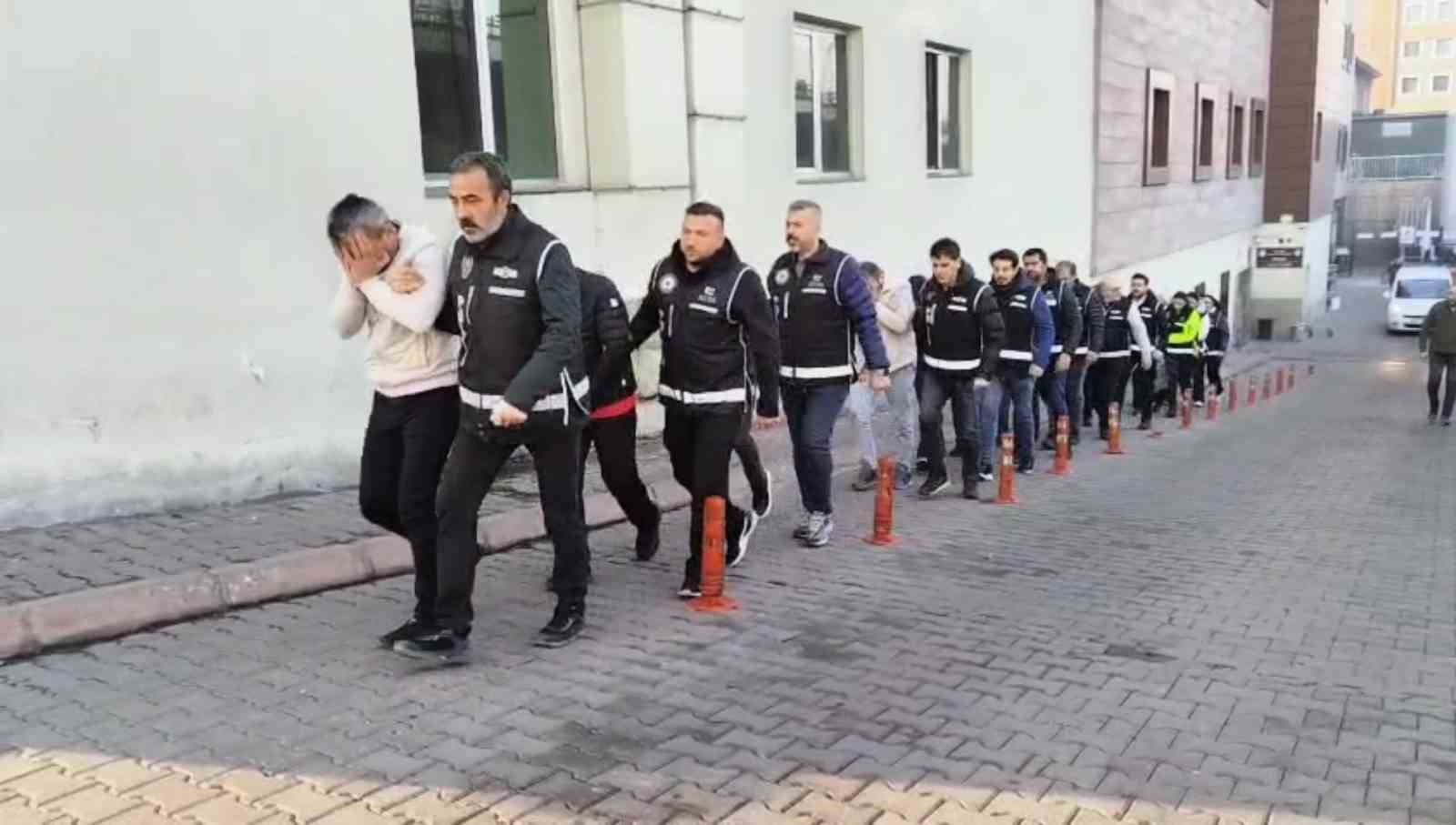yuksek maliyetli kanser ilaclarini usulsuz sekilde temin edip kamuyu 88 milyon zarara ugratan 12 HyfsShIw