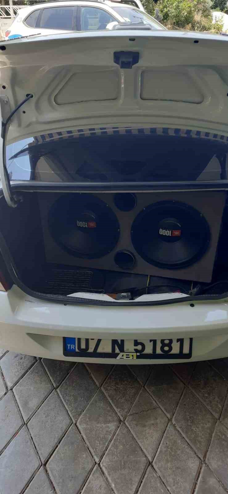 Yüksek sesle müzik açan 2 sürücüye toplam 246 bin 898 TL ceza 7 yuksek sesle muzik acan 2 surucuye toplam 246 bin 898 tl ceza 3 wluKp5ng