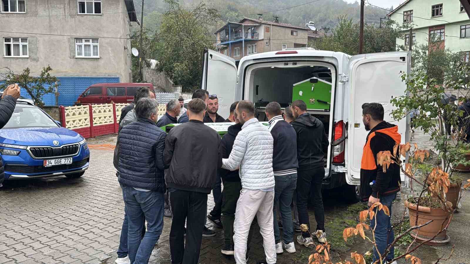 yuksek sesle muzik kavgasinda 24 yasindaki dilaranin oldugu cinayetin sanigi hakim karsisinda 0 v7bgOjLg