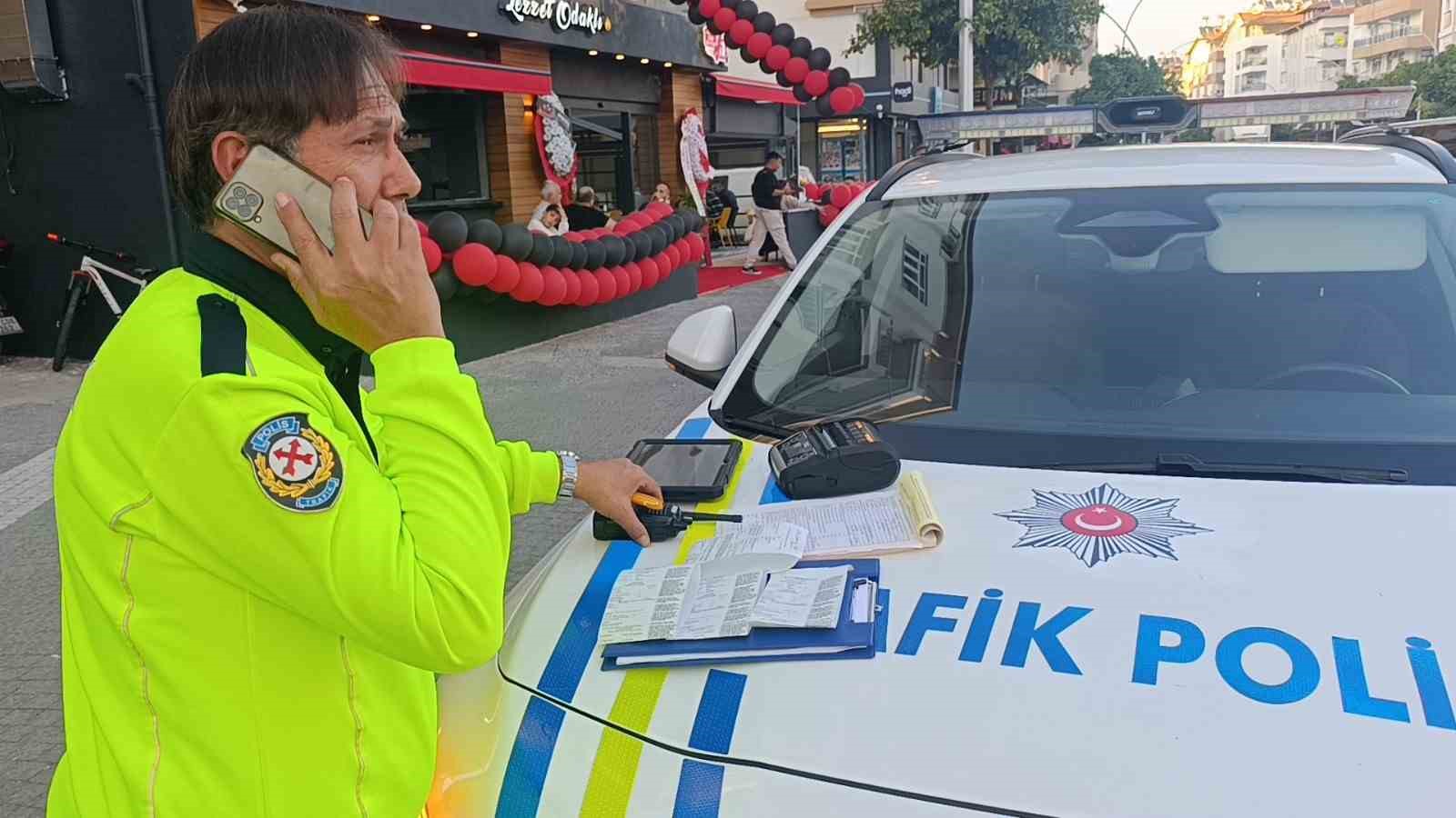 Yüksek sesli müzik yayını aday sürücüyü hem aracından hem de ehliyetten etti 6 yuksek sesli muzik yayini aday surucuyu hem aracindan hem de ehliyetten etti 2 CGN3JC1r