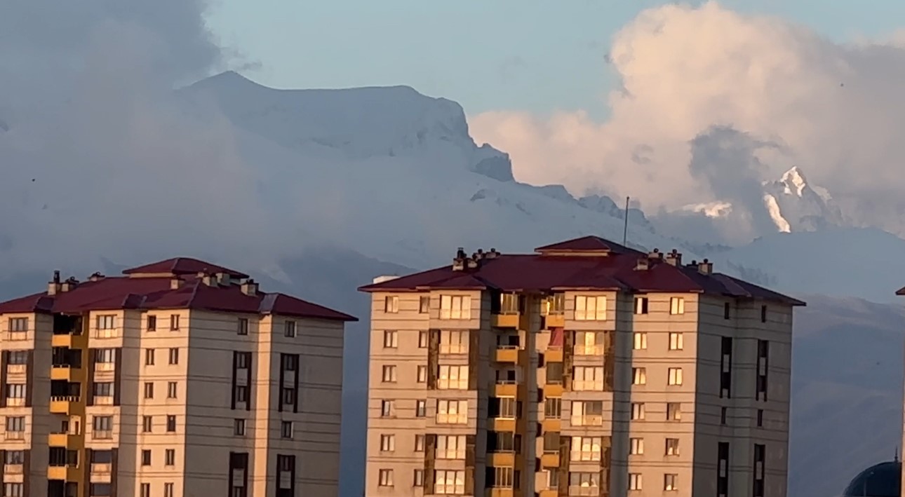 Yüksekova Cilo Dağı yeniden beyaza büründü 7 yuksekova cilo dagi yeniden beyaza burundu 3 WSSgnFRf