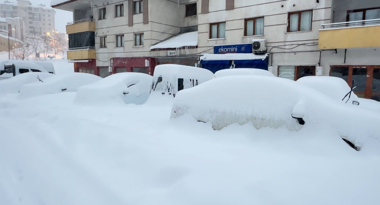 yuksekova kara gomuldu kar kalinligi yarim metreyi gecti 14 1F3nSmnl