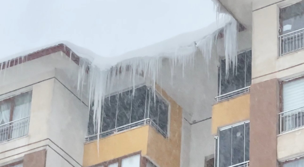 yuksekova kara gomuldu kar kalinligi yarim metreyi gecti 3 Qr4O6q3b