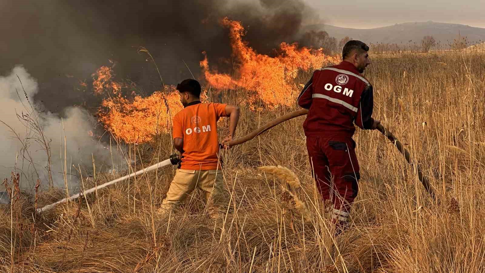yuksekova kus cenneti alevlere teslim yangin kontrol altina alinamiyor 14 wGRzGRAQ