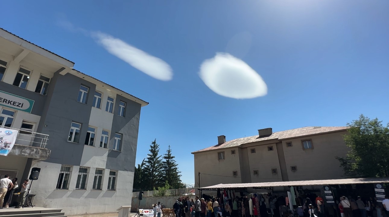 yuksekova semalarinda nadir gorulen doga olayi ufo benzetmesi yapilan bulutlar hayran birakti 3