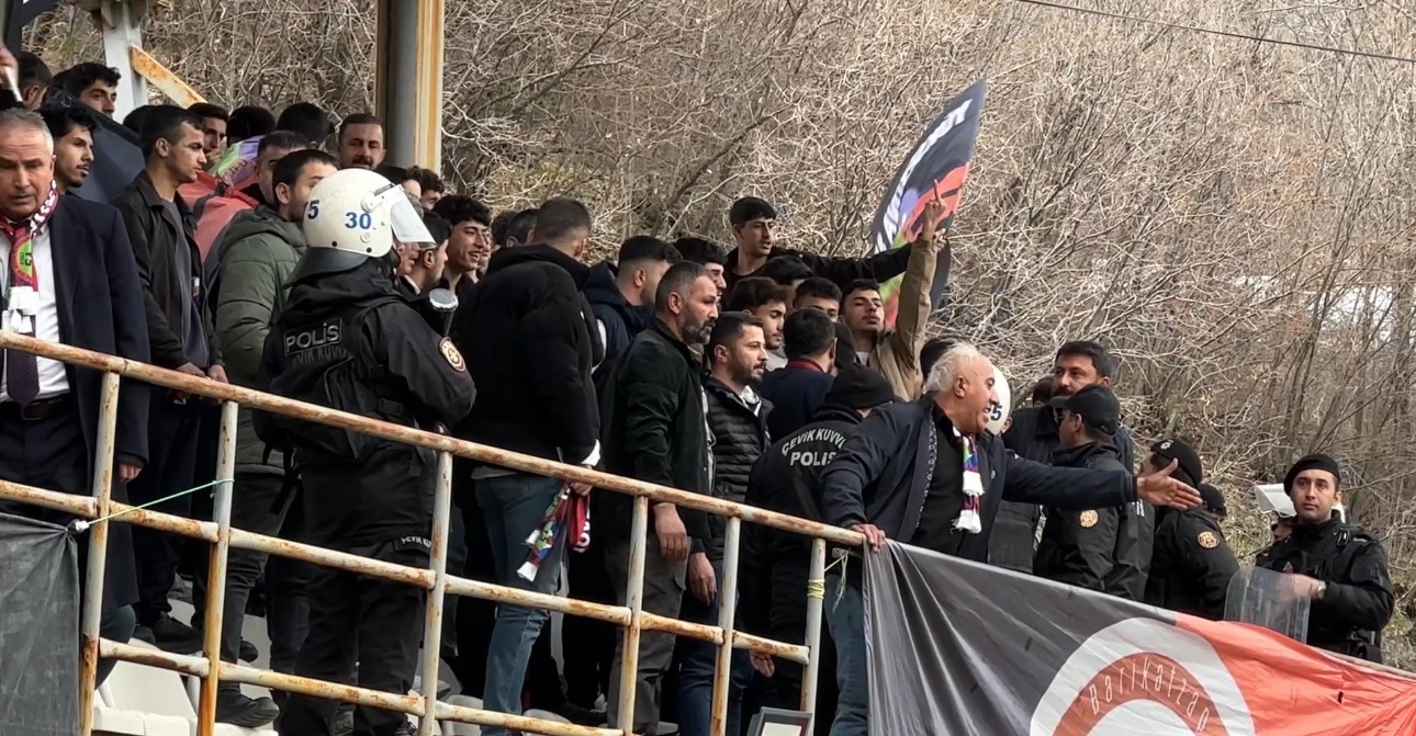 Yüksekova Spor Kulübü - Fenerbahçe gerginlik yaşandı 9 yuksekova spor kulubu fenerbahce gerginlik yasandi 5 MAyX5hrm