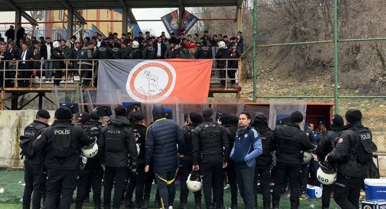 Yüksekova Spor Kulübü - Fenerbahçe gerginlik yaşandı 12 yuksekova spor kulubu fenerbahce gerginlik yasandi 8 KVl6fQ46