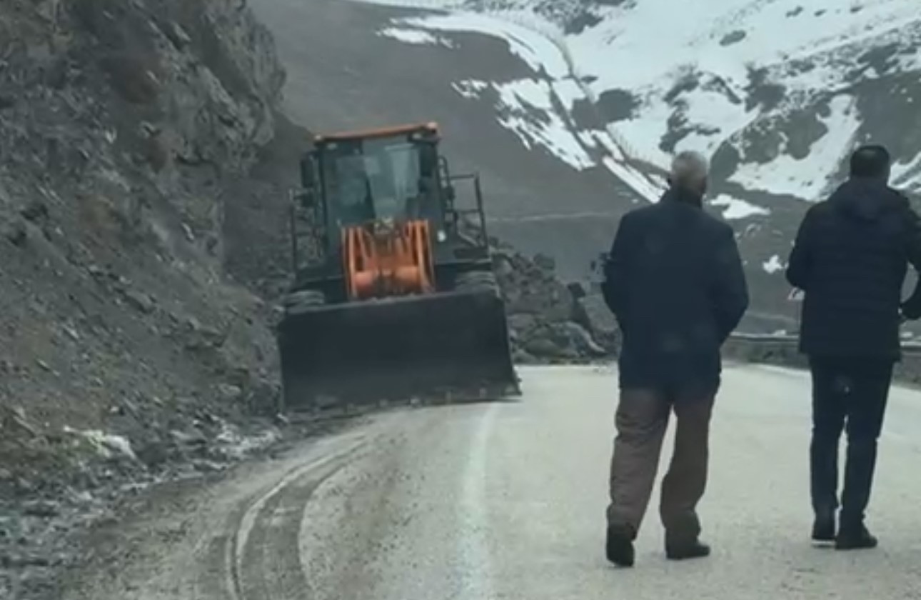 yuksekova van kara yolu kontrollu sekilde gecislere acildi 3 9UuRamNf