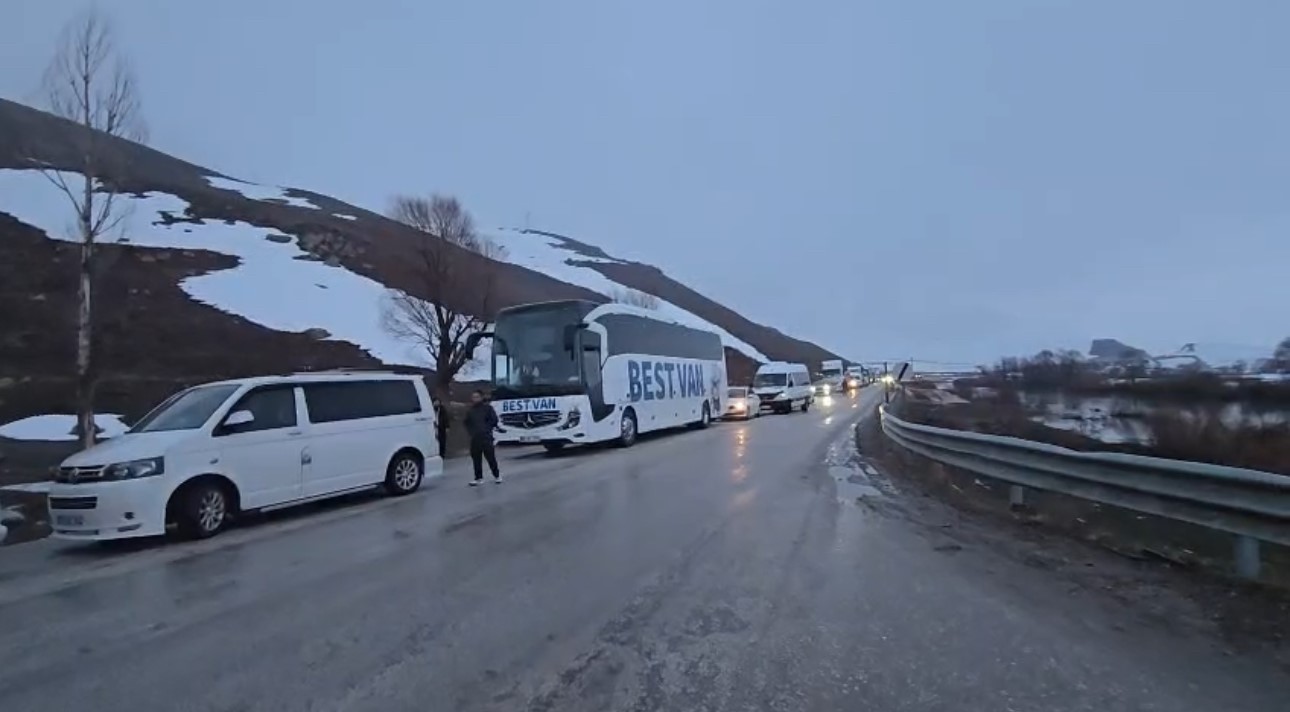 Yüksekova-Van kara yolunda heyelan: Ulaşım durdu 7 yuksekova van kara yolunda heyelan ulasim durdu 3 kwfCaNlY