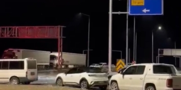 yuksekova-van-kara-yolunda-heyelan-ulasim-durdu-qd3x9RFd.jpg