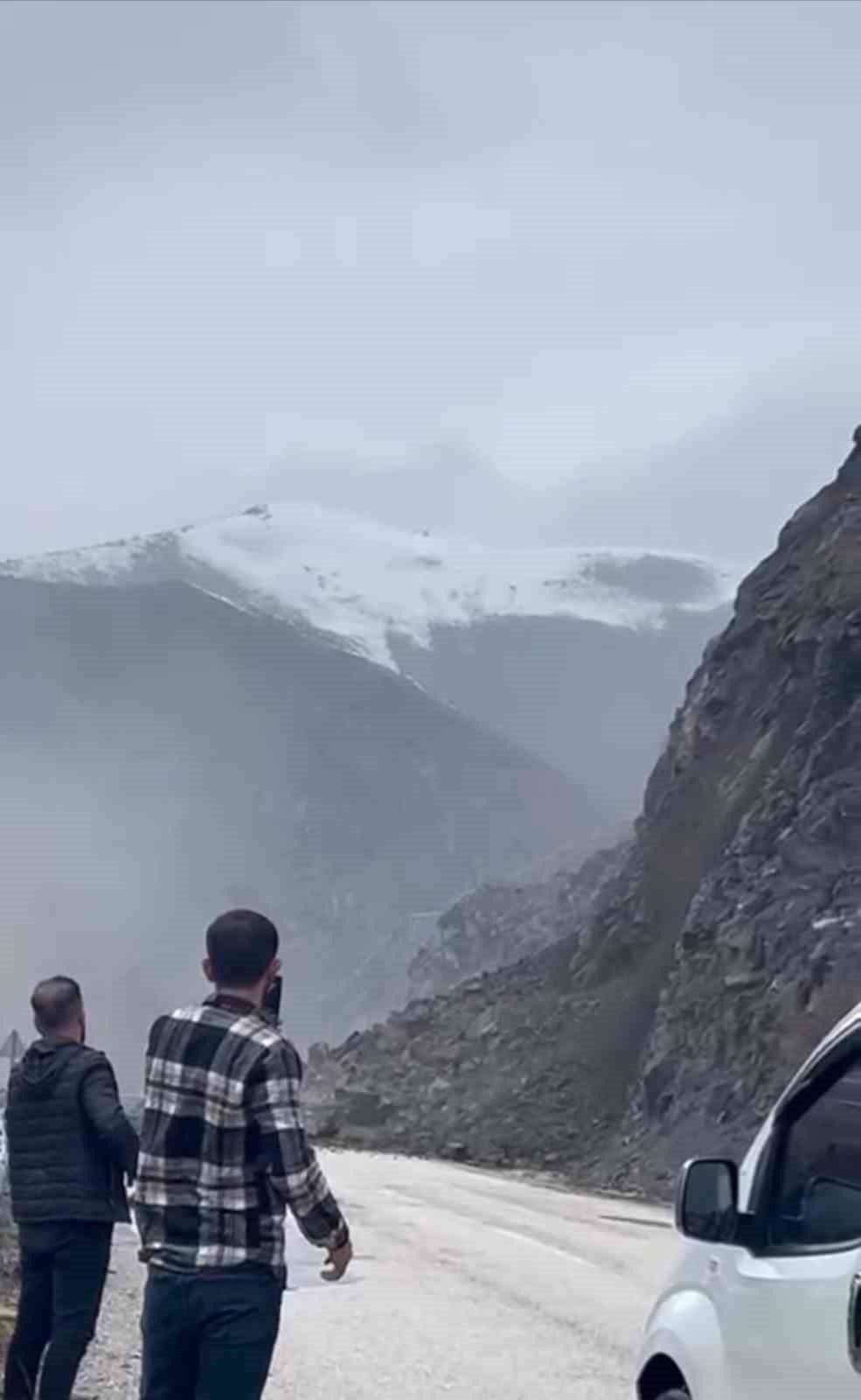 yuksekova van kara yolunda korkutan goruntu 2 K6ruL79Z