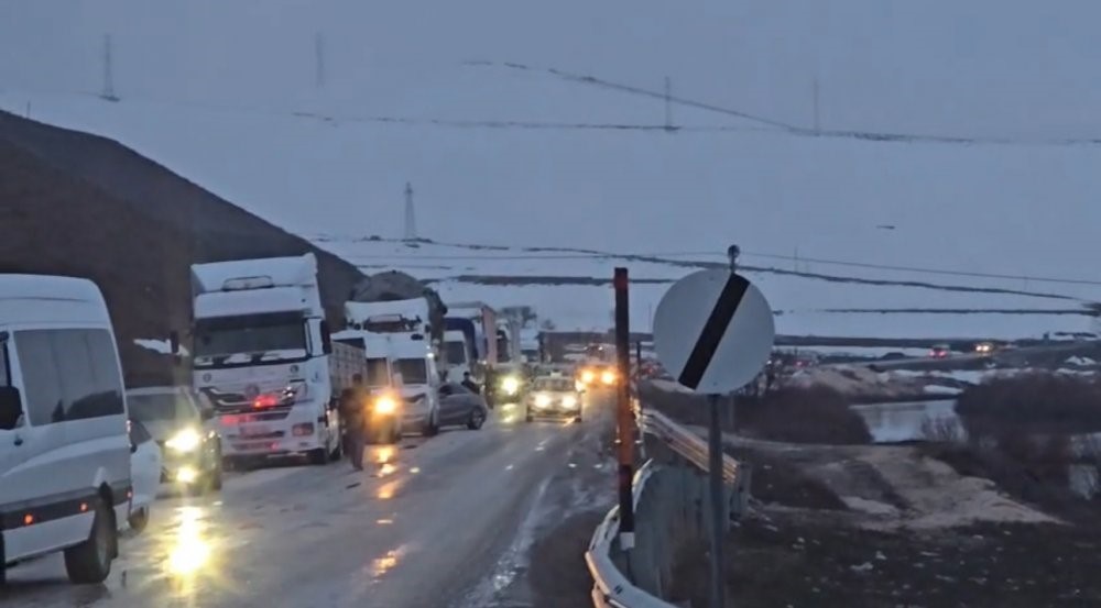 yuksekova yolu heyelan riski nedeniyle gece trafige kapatilacak 5 V4mOlYzB