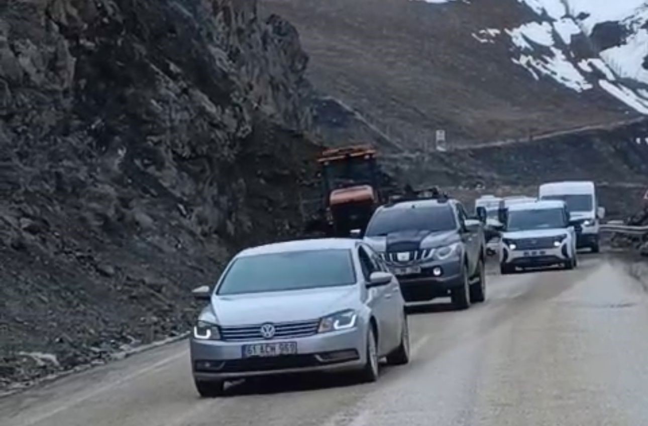 yuksekova yolu trafige kapatiliyor 0 I86wVBdO