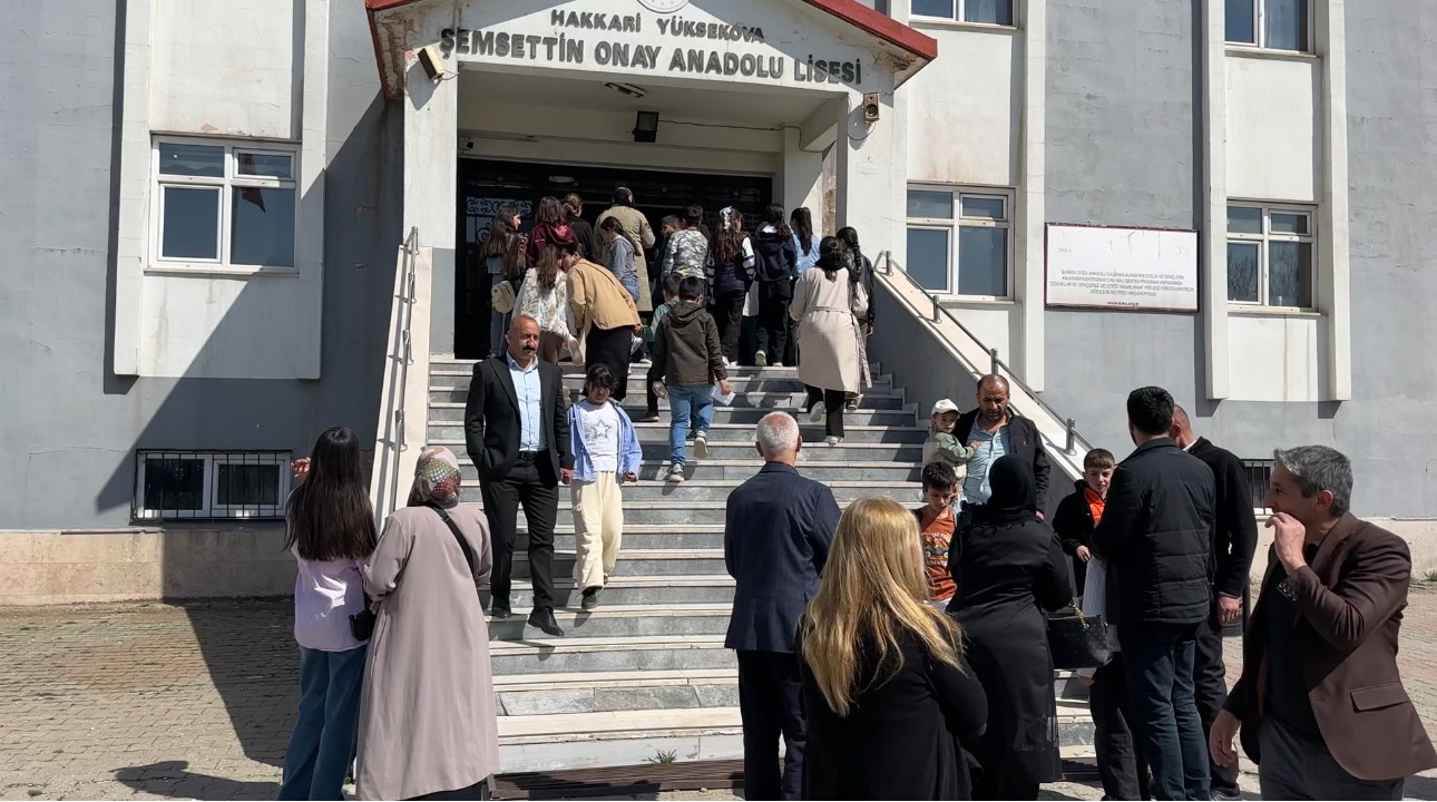 yuksekovada 4 bin 69 ogrenci bursluluk sinavi icin ter dokuyor 3