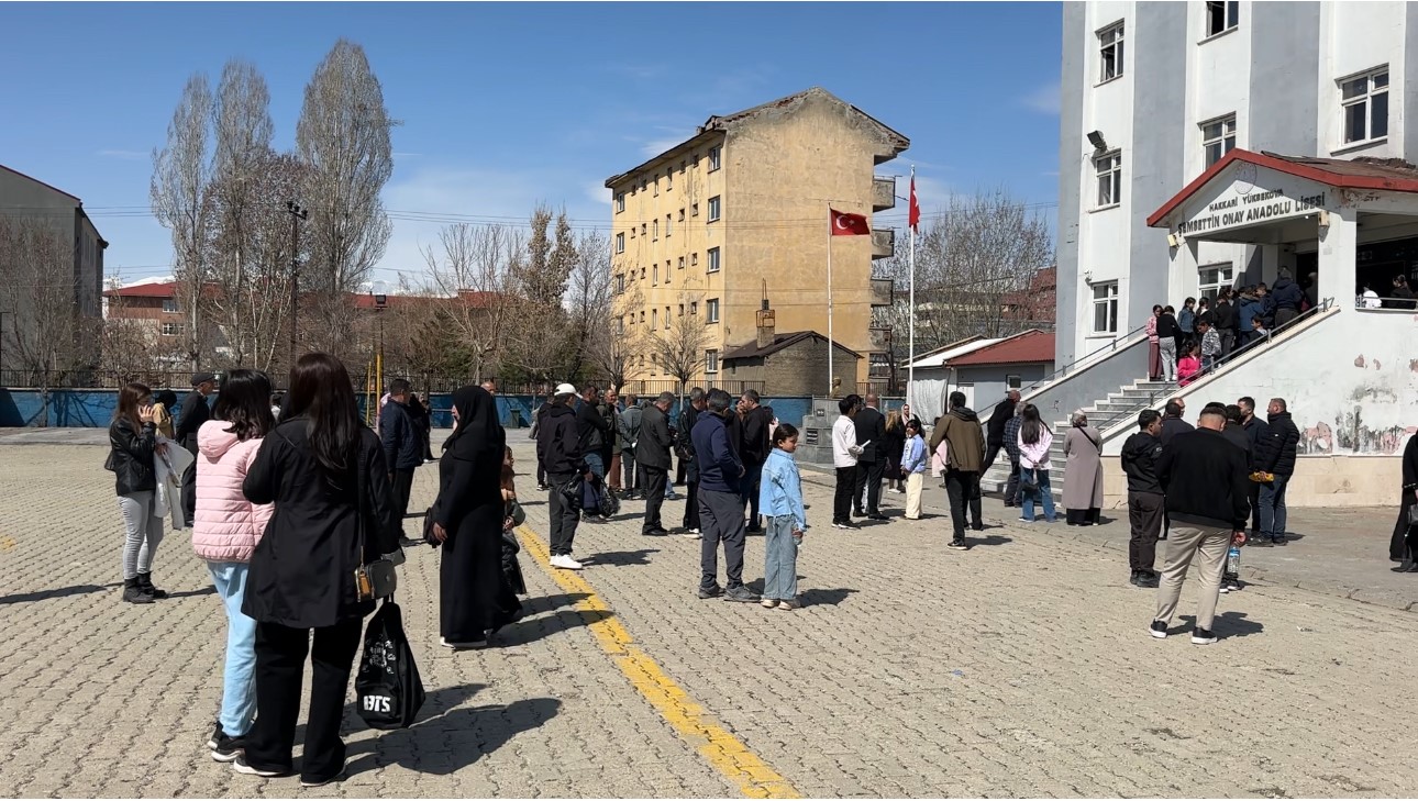 yuksekovada 4 bin 69 ogrenci bursluluk sinavi icin ter dokuyor 4 FK4MMWXW