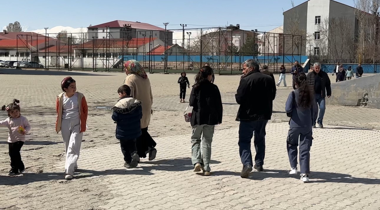 yuksekovada 4 bin 69 ogrenci bursluluk sinavi icin ter dokuyor 6 yGfA5Er3