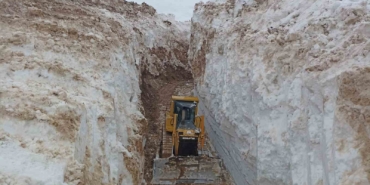 yuksekovada-8-metrelik-kar-tunelleri-is-makinesi-icinde-kayboldu-Jn26RcSK.jpg