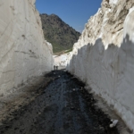 yuksekovada-8-metrelik-kar-tunelleri-is-makinesi-icinde-kayboldu-zdQNLOvx.jpg