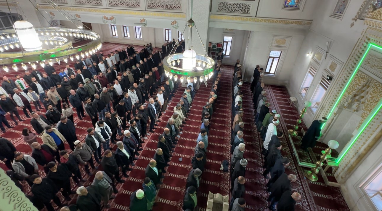 yuksekovada bayram namazinda vatandaslar camileri doldurdu 2 74qKADRm
