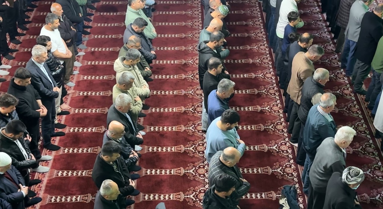 yuksekovada bayram namazinda vatandaslar camileri doldurdu 4 SwZz8NPf