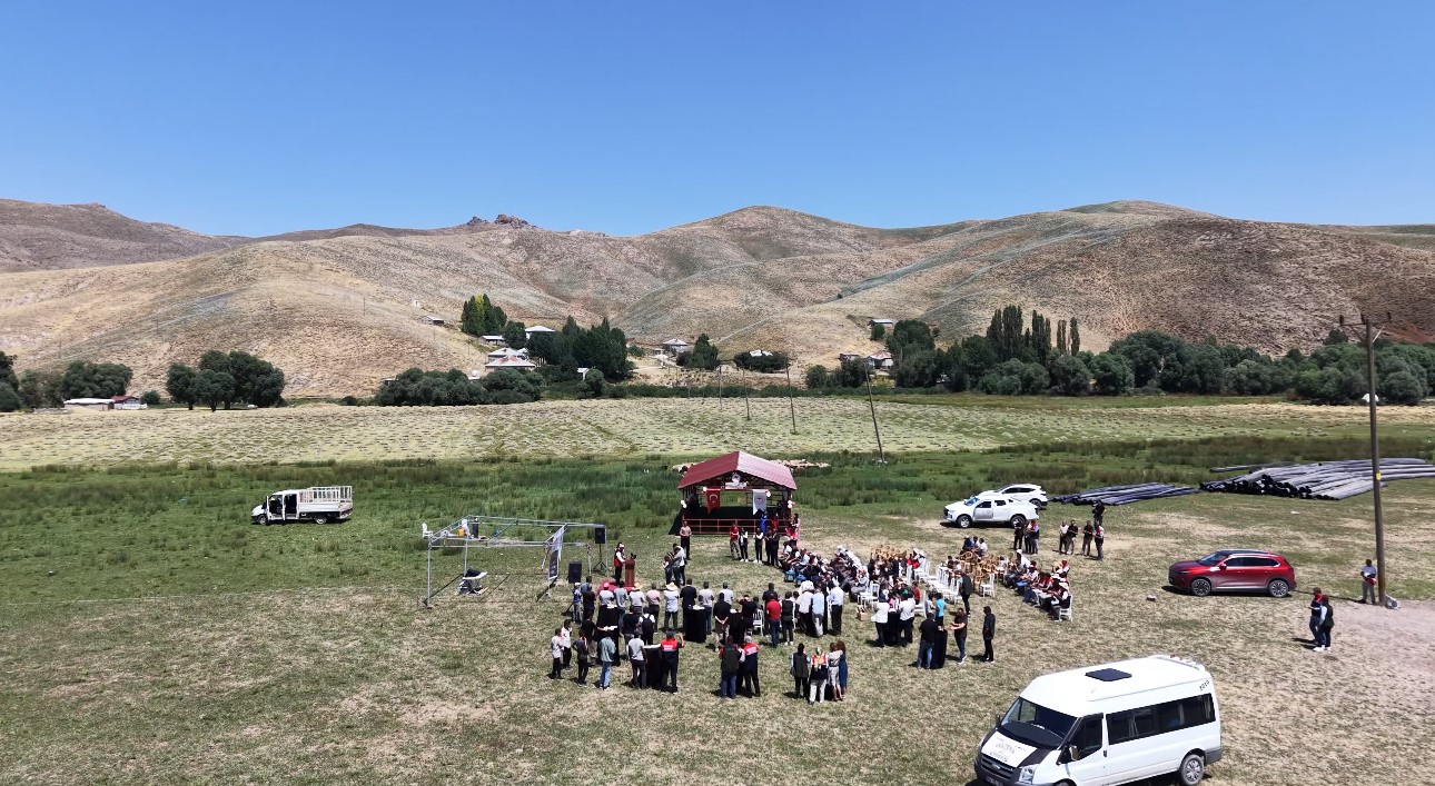 Yüksekova’da berivanlar gölgeliğe kavuştu 10 yuksekovada berivanlar golgelige kavustu 6