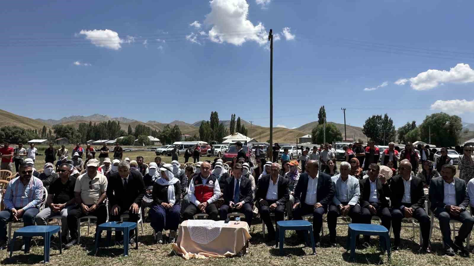Yüksekova’da berivanlar gölgeliğe kavuştu 12 yuksekovada berivanlar golgelige kavustu 8 FJtpve2M