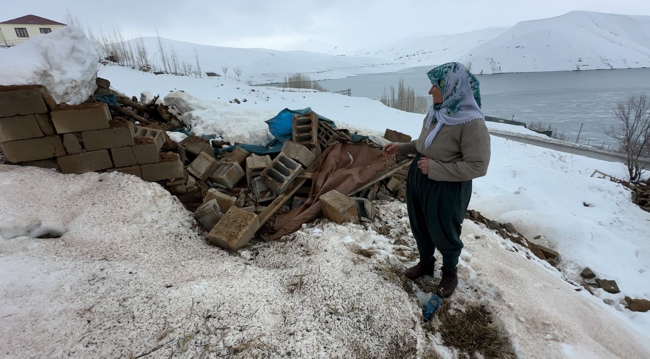 yuksekovada bir annenin sessiz feryadi zine teyze yikilan ahirinin basinda gozyaslarina boguldu 2 JAfqfh52