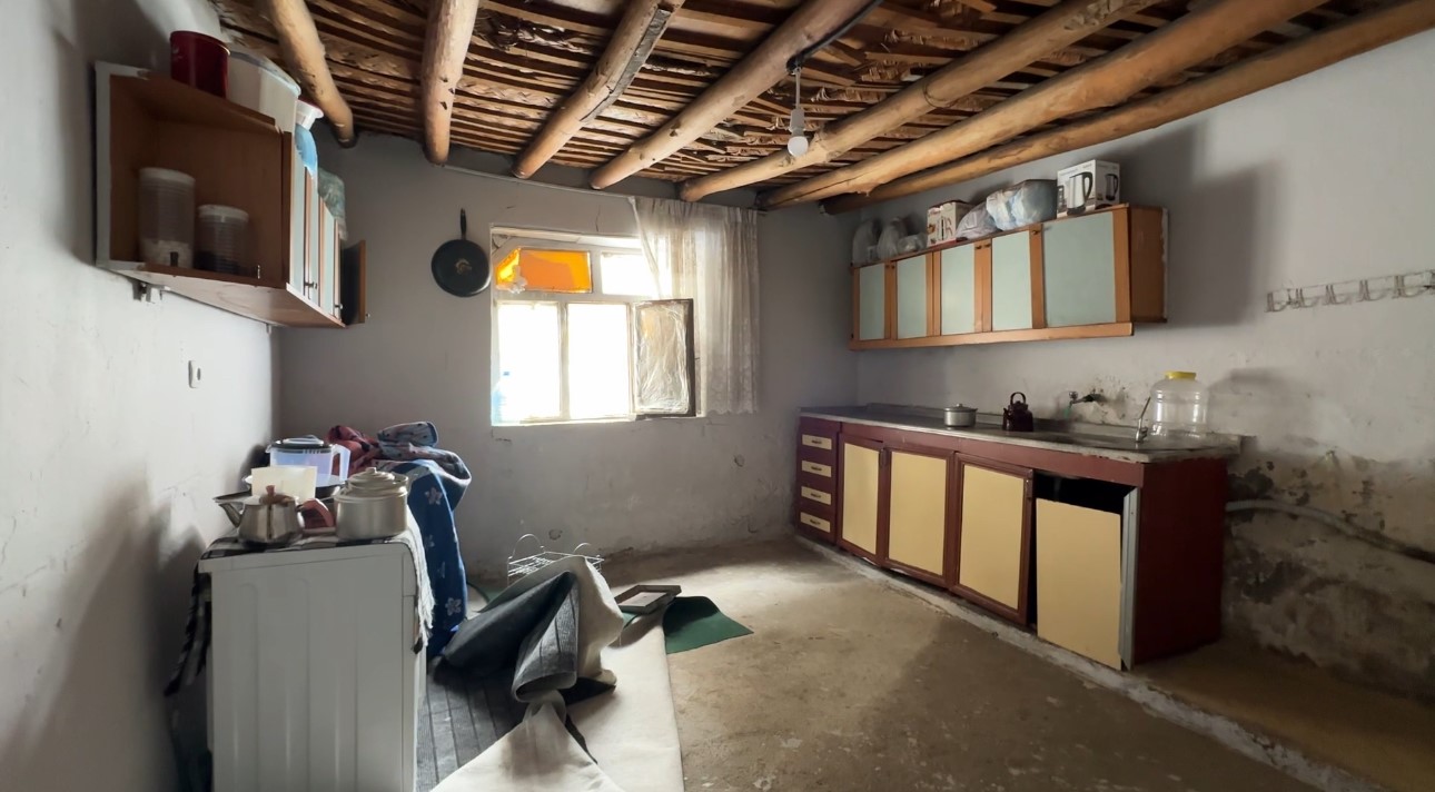 yuksekovada bir evin duvari yikildi deprem oluyor sandim 12 6uCg1wYF