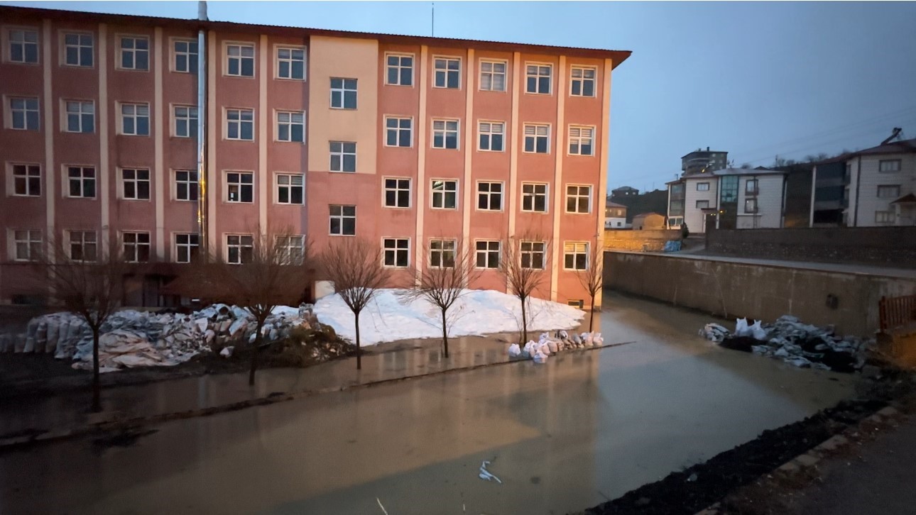 yuksekovada bir okul sular icinde kaldi 2 sIsZnBeb