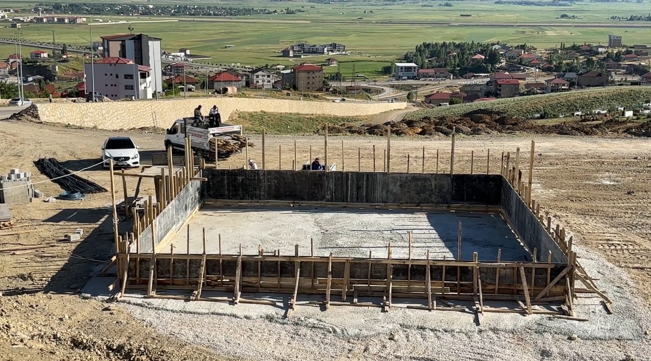 Yüksekova’da bölgede bir ilk olan gassilhane inşaatına başlandı 7 yuksekovada bolgede bir ilk olan gassilhane insaatina baslandi 3