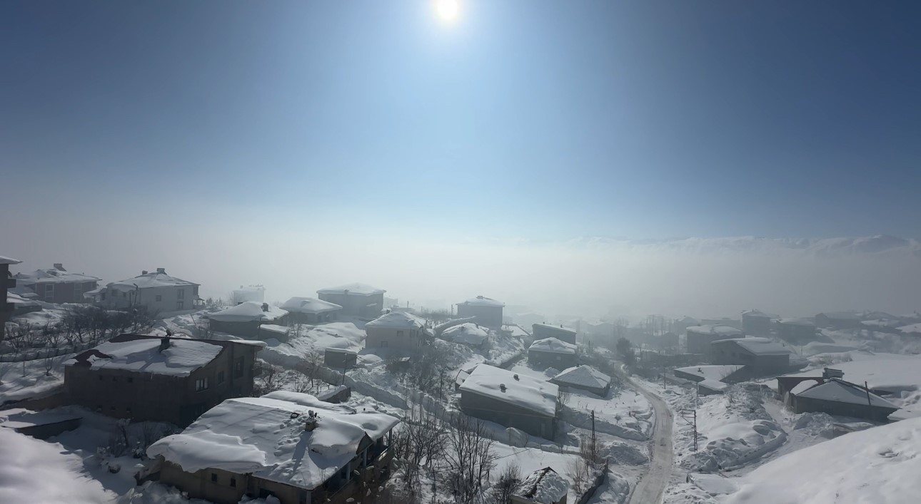 yuksekovada buz sarkitlari 3 metreyi asti 0 qgnnFWsC