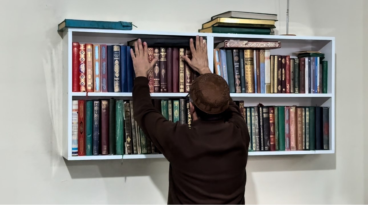 yuksekovada camiler ramazan ayina hazir ibadethaneler gul kokulariyla arindirildi 11 p9psPDKt