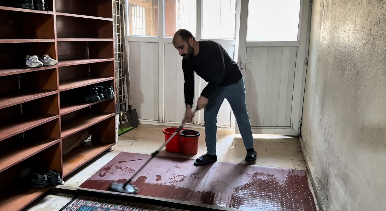 yuksekovada camiler ramazan ayina hazir ibadethaneler gul kokulariyla arindirildi 5 hTUJ7JI6
