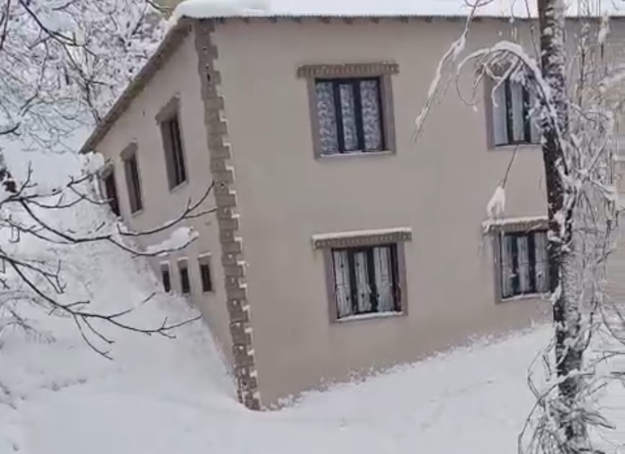 yuksekovada cig yerlesim yerine indi facianin esiginden donuldu 1